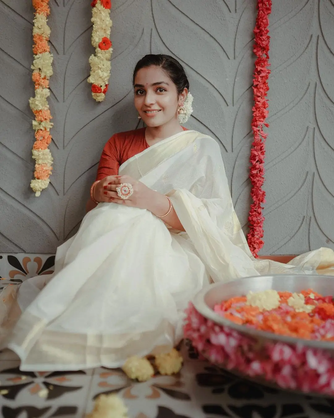 Malayalam Actress Rajisha Vijayan in White Saree Blouse